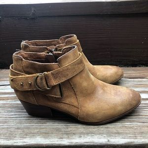 Clark’s tan ankle boots leather
